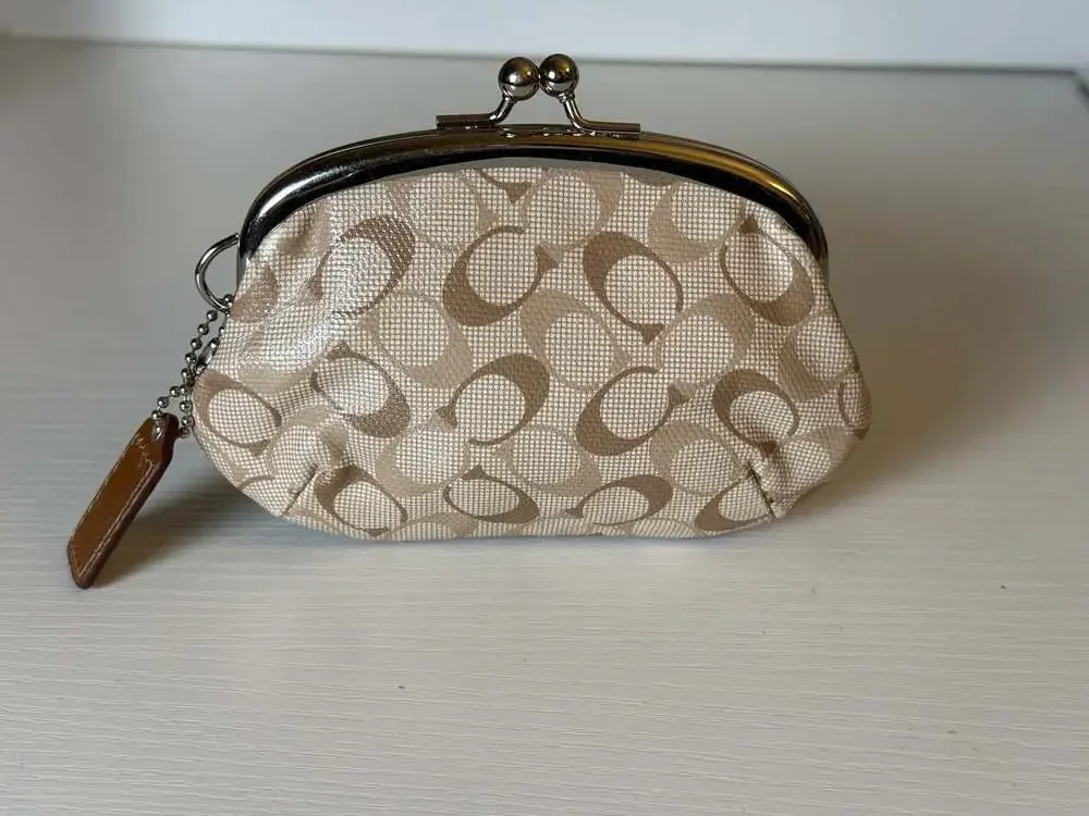 Vintage kiss lock coach change purse